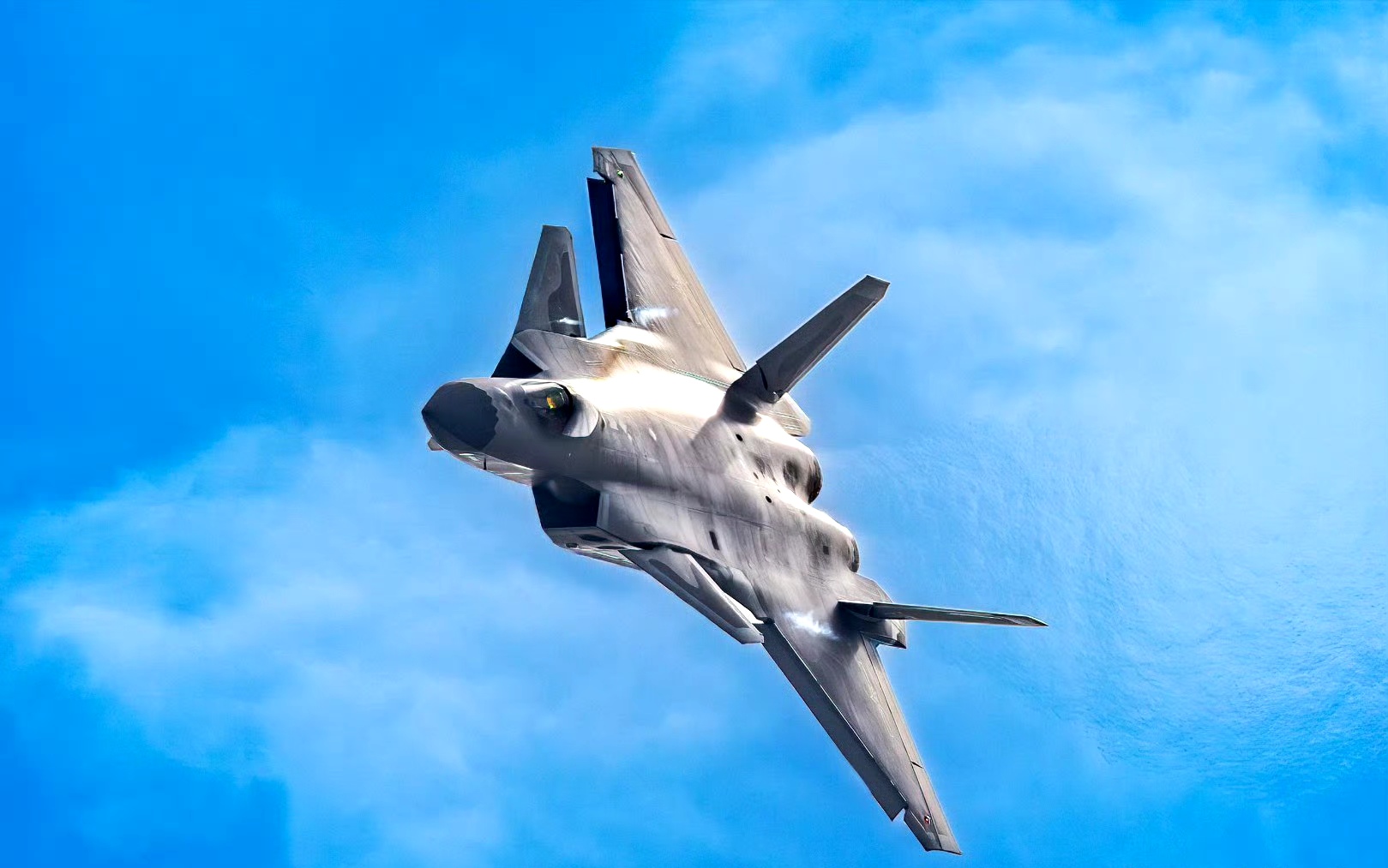 湾湾：对岸翻車！王牌殲20纏鬥美F35，小粉紅心碎？