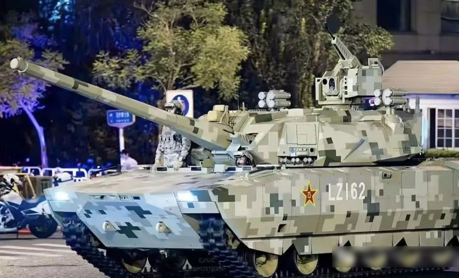 湾湾：對岸的新型坦克露面了！