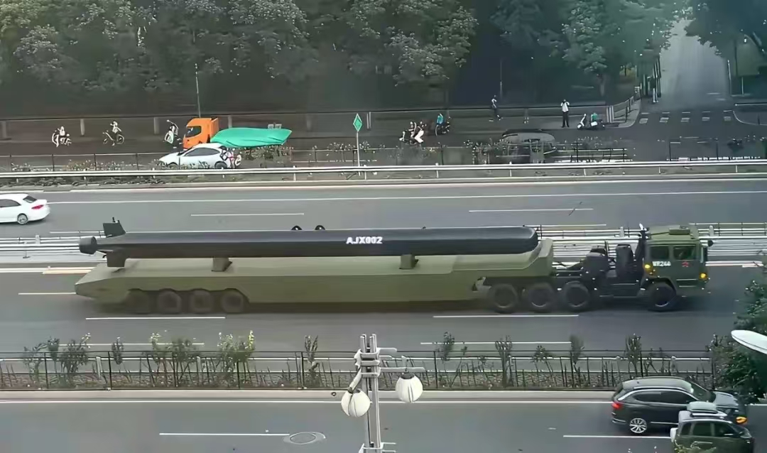 湾湾：无人潜航器等，对岸大量新武器露面